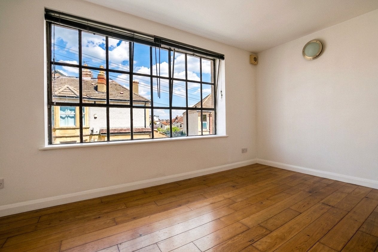 Flat Elm Road in Bristol