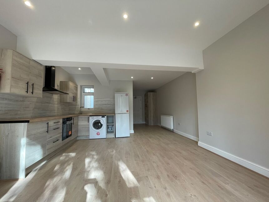Flat Meanley Road in Greater London
