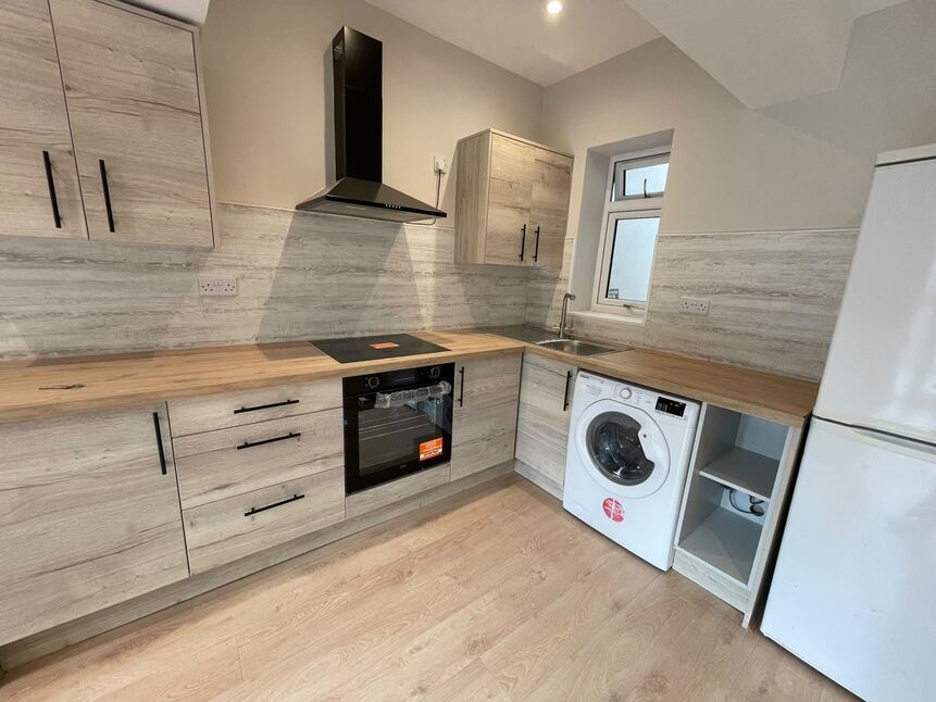 Flat Meanley Road in Greater London