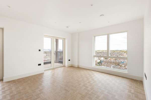 Flat Saint John's Hill in Greater London