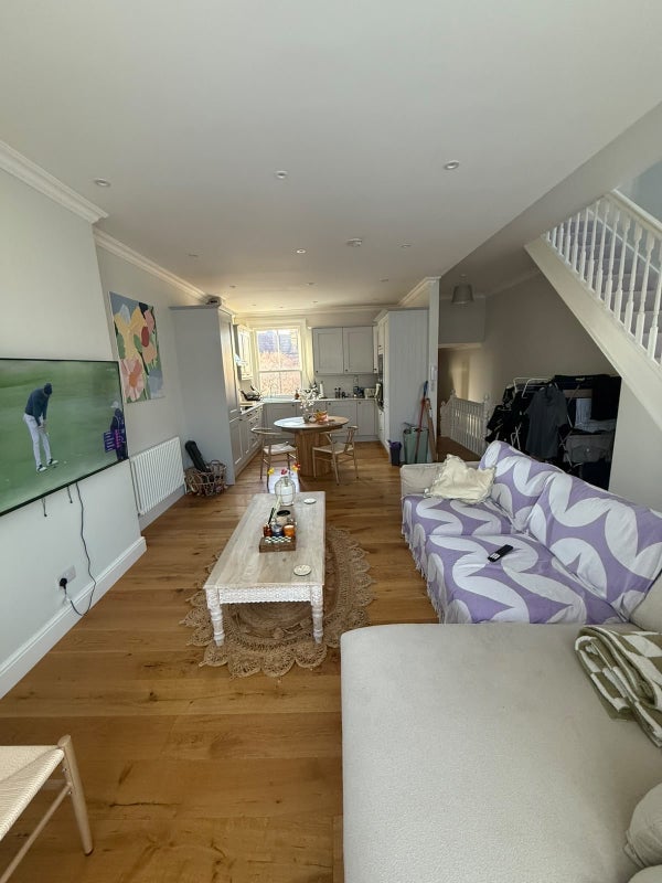 Room Gleneagle Road in Greater London