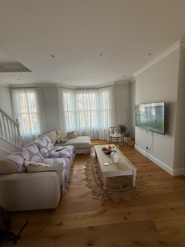 Room Gleneagle Road in Greater London
