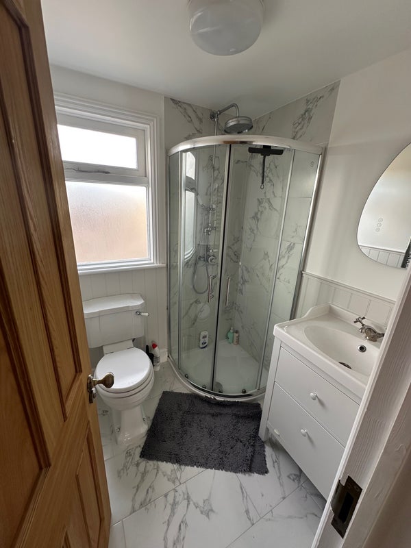 Room Gleneagle Road in Greater London