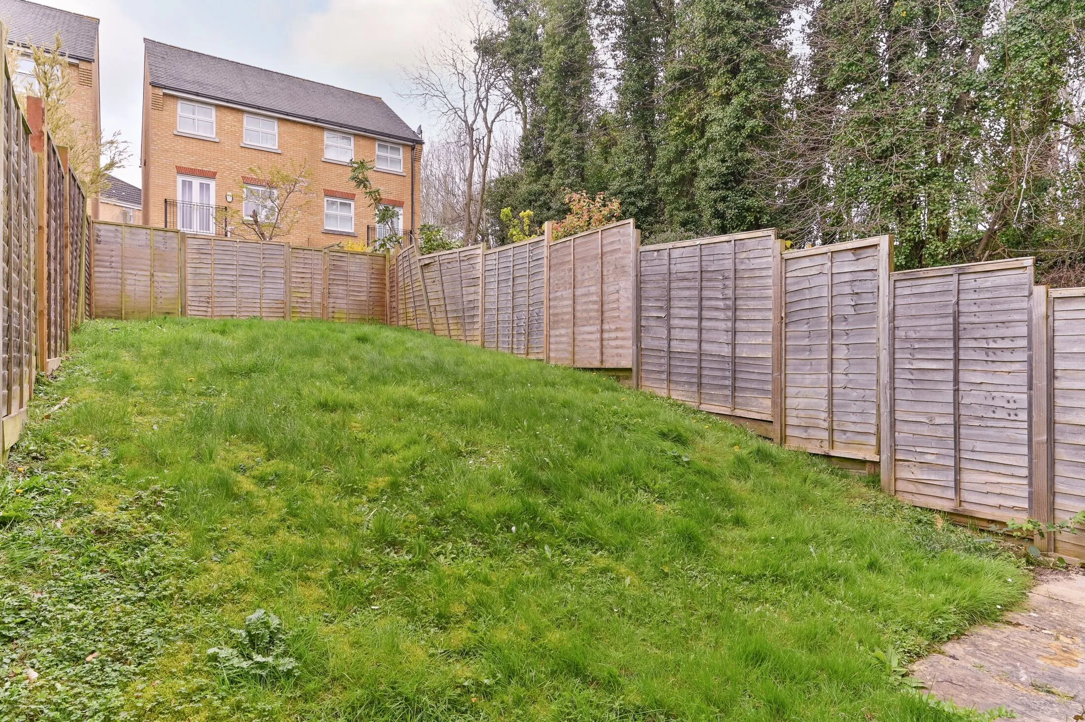 House Sycamore Close in London