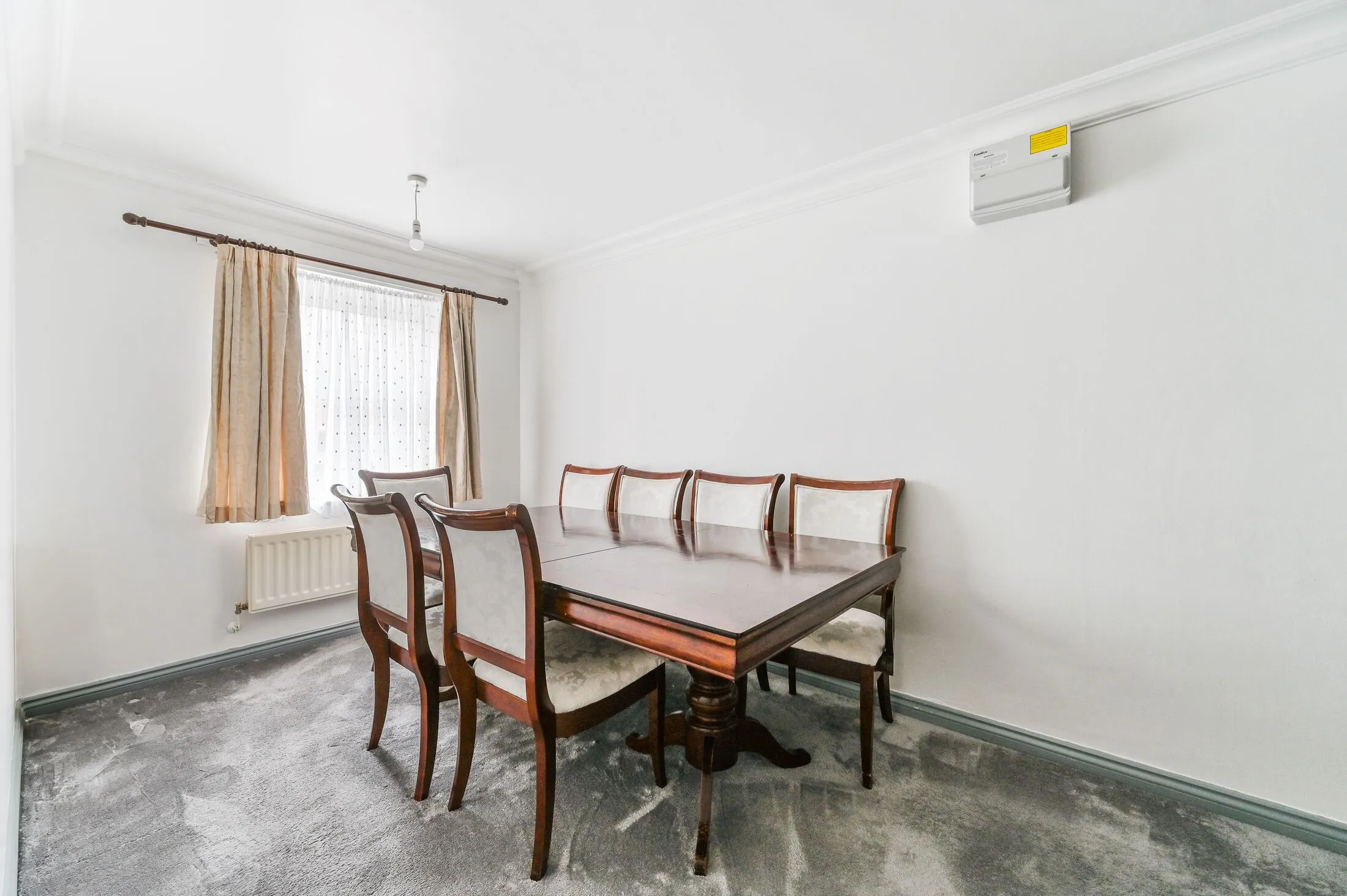 House Sycamore Close in London