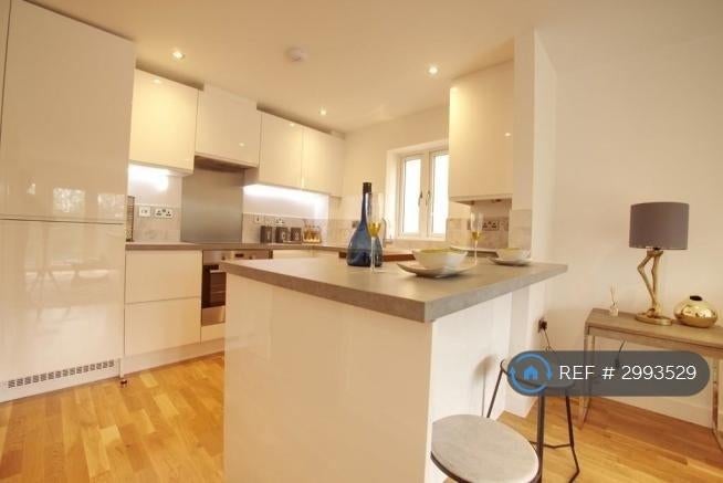 Flat Open Place in Aylesbury