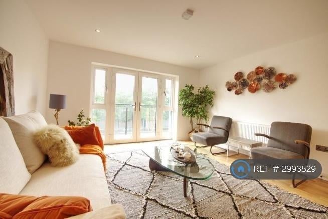 Flat Open Place in Aylesbury