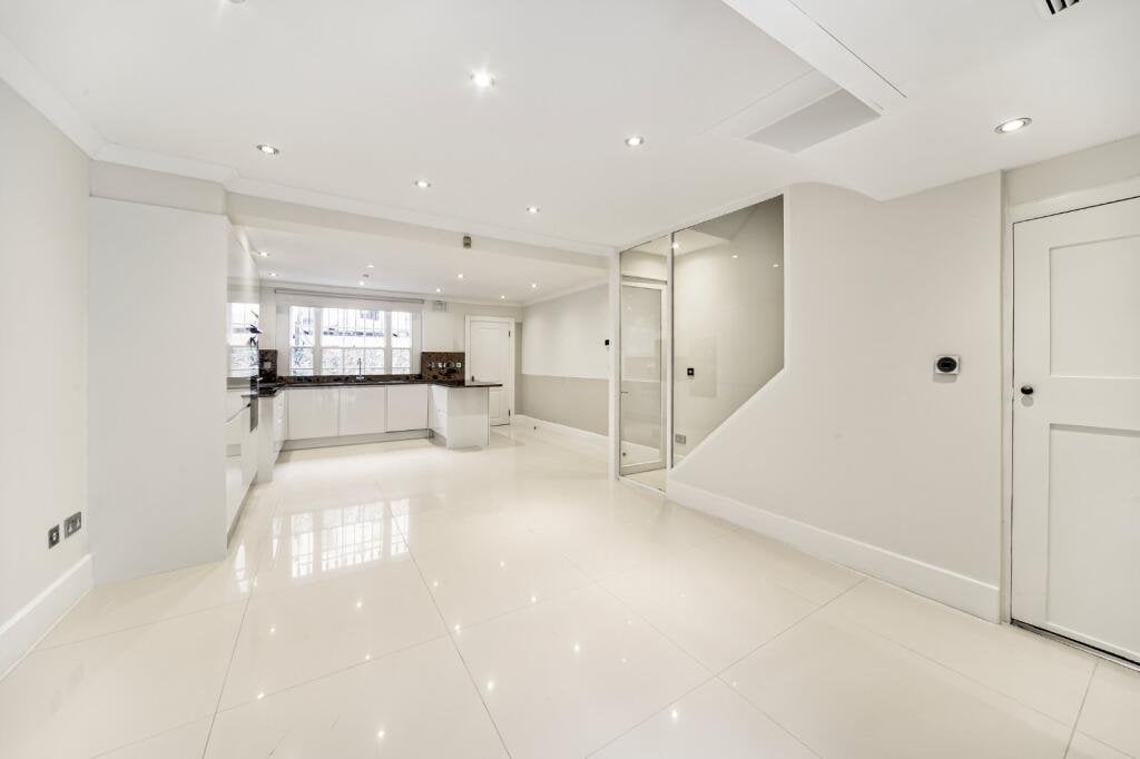 House Abingdon Villas in Greater London