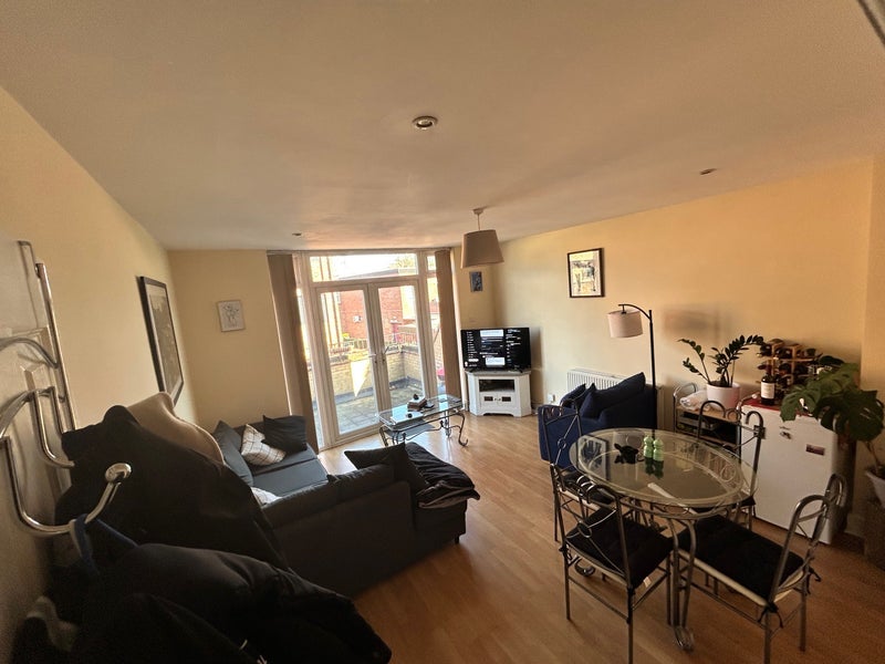 Flat Mitcham Road in Greater London