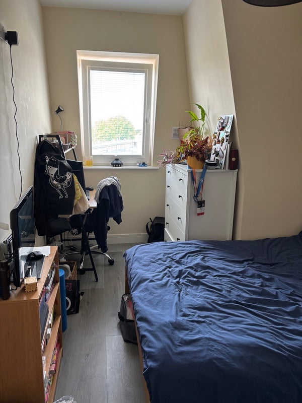 Room Southwark Park Road in Greater London