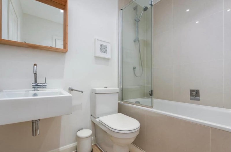Room Cornwall Gardens in Greater London