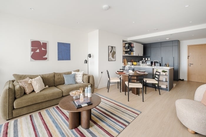 Flat Daneland Walk in Greater London