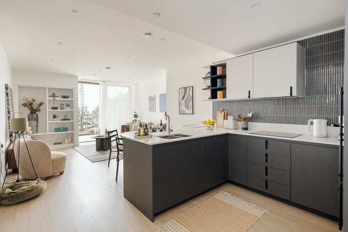 Flat Daneland Walk in Greater London