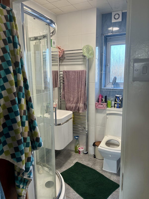 Room Whiston Road in Greater London