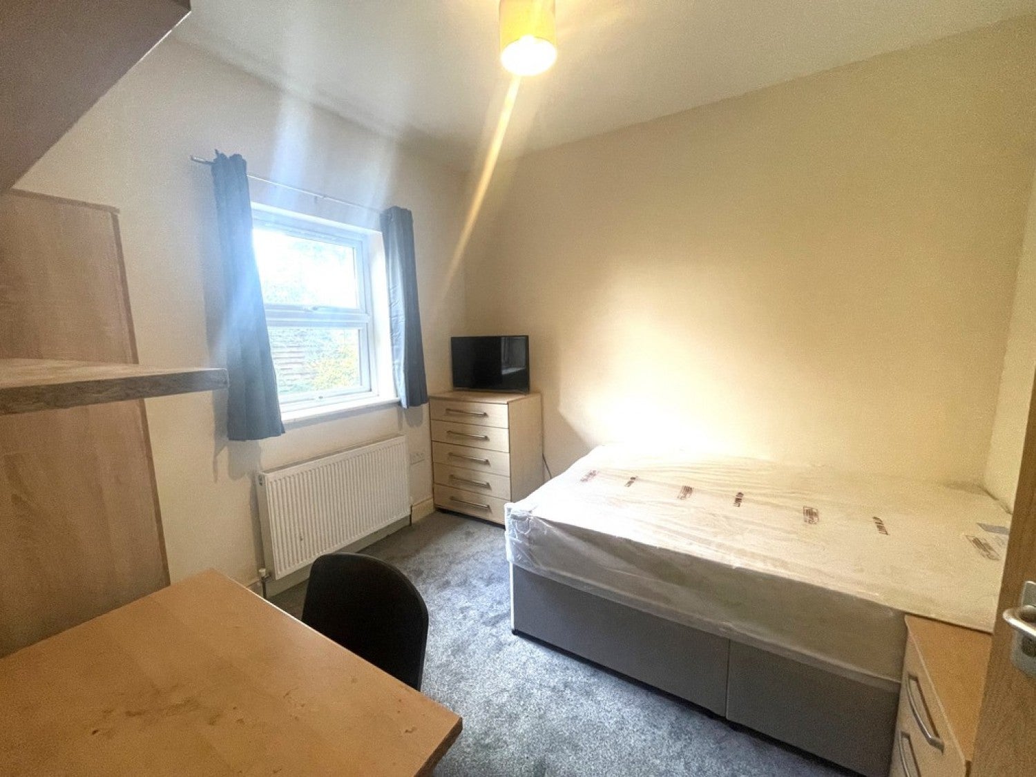 Room Christchurch Road in Reading