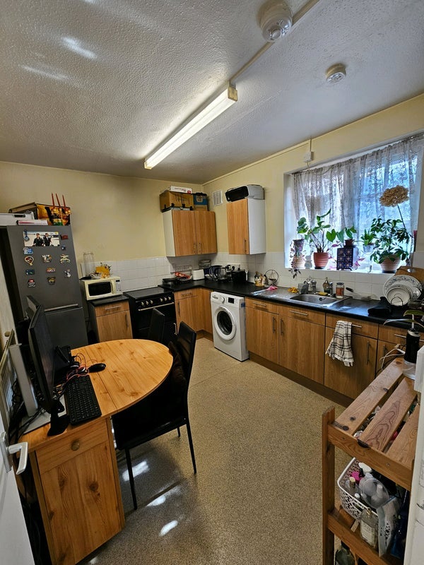 Room Percy Street in Greater London