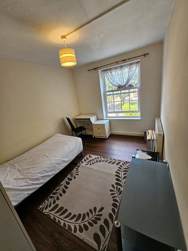 Room Percy Street in Greater London