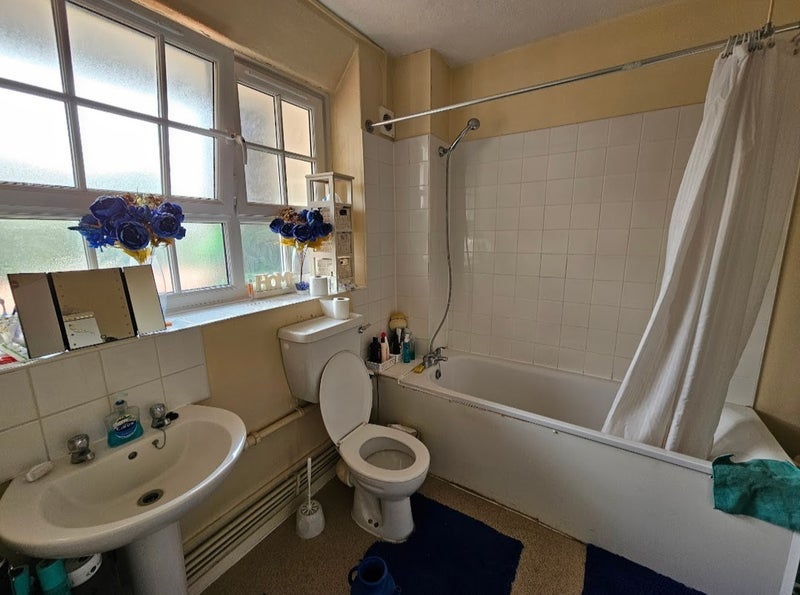 Room Percy Street in Greater London