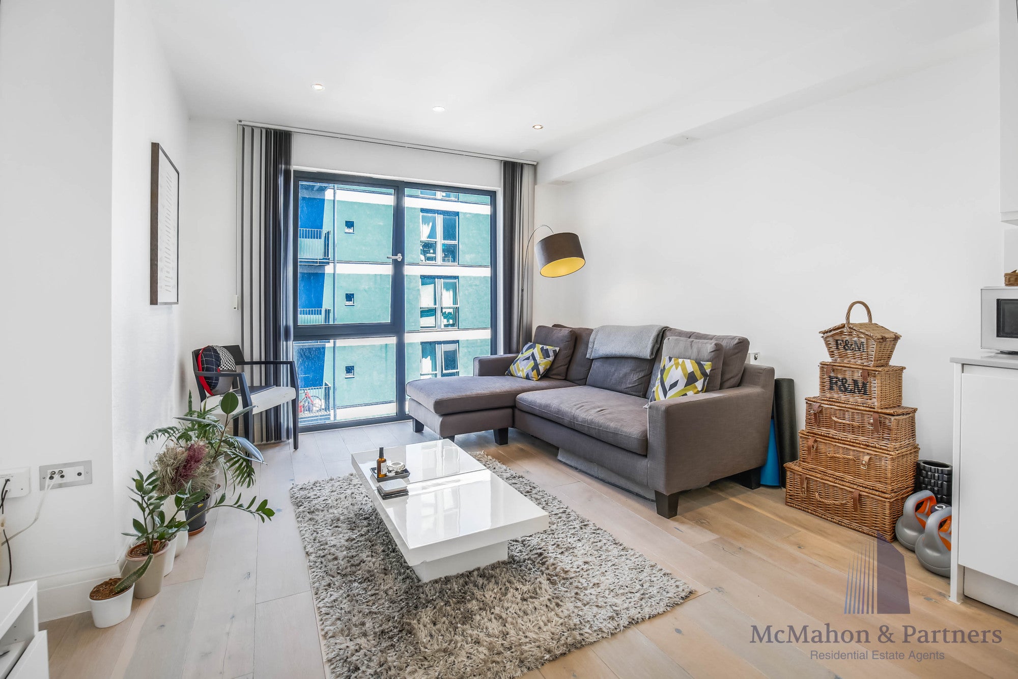 Flat Long Lane in Greater London