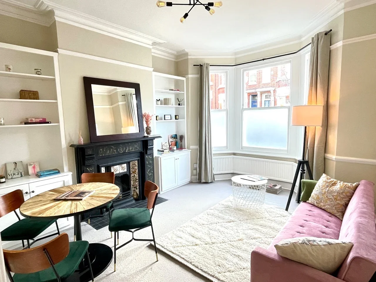 Flat Bramfield Road in Greater London