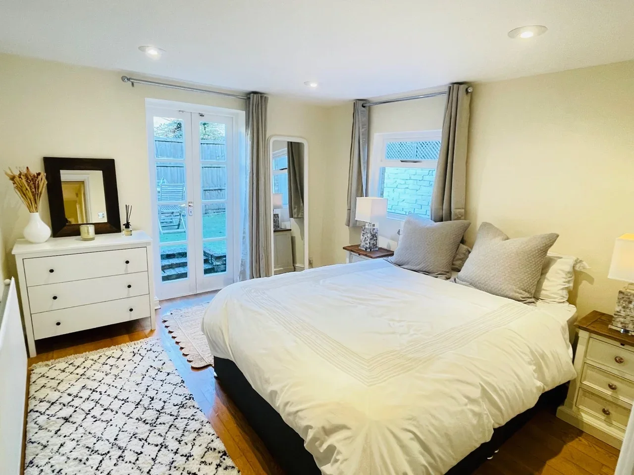 Flat Bramfield Road in Greater London