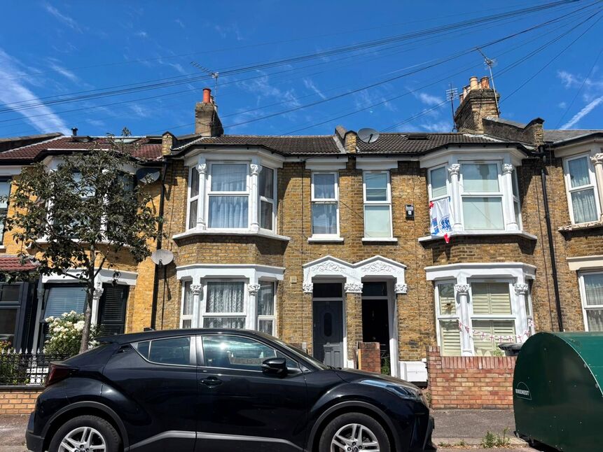 Flat Livingstone Road in Greater London
