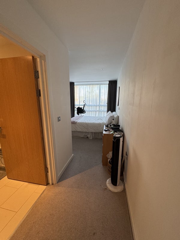 Room Holland Park Avenue in Greater London
