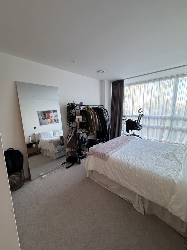 Room Holland Park Avenue in Greater London
