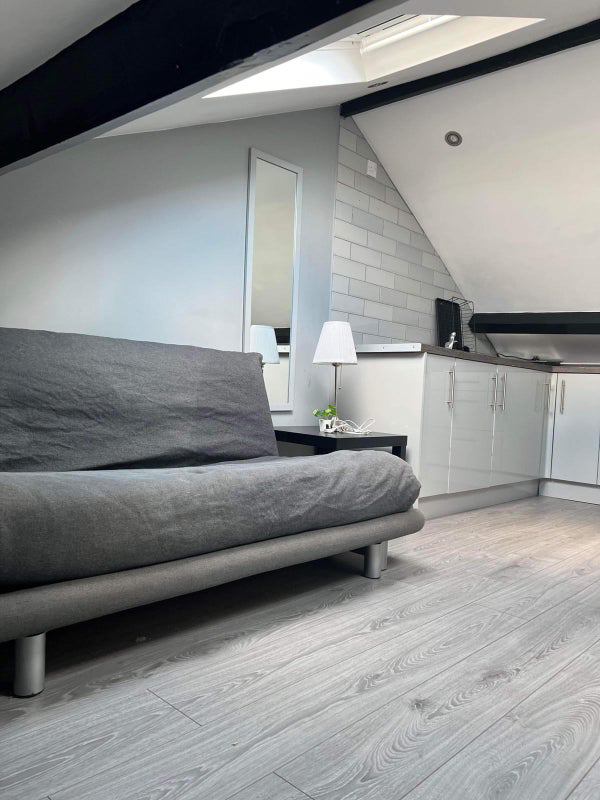 Room City Road in Greater London