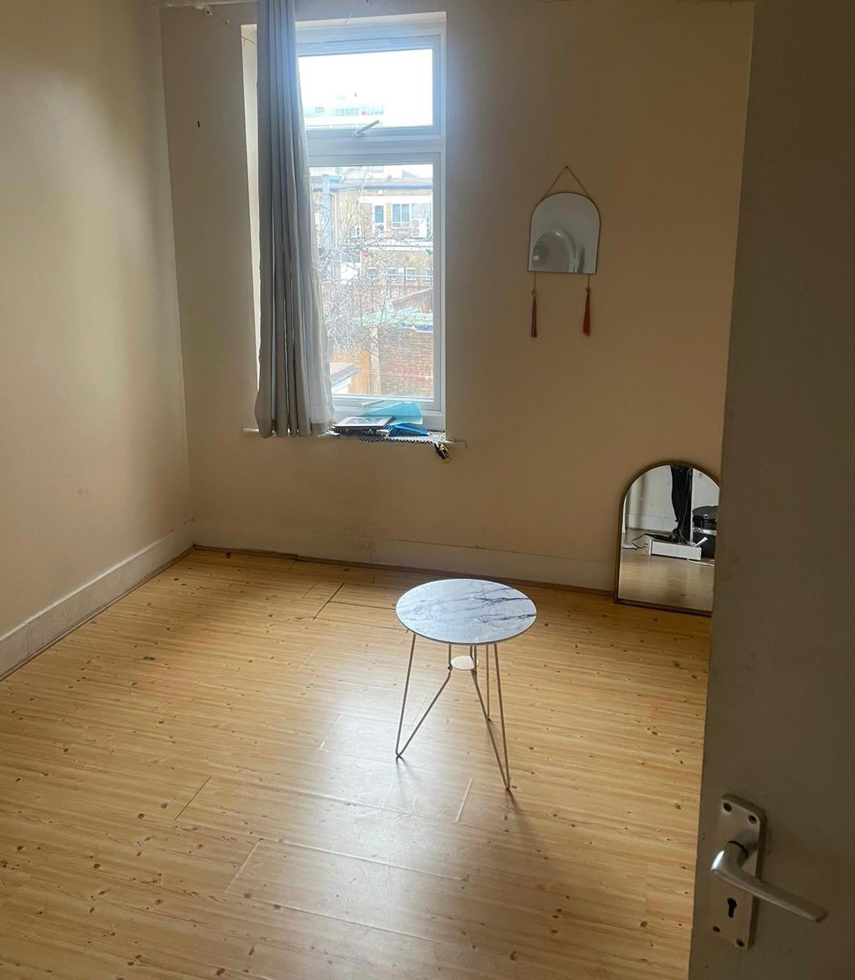 Flat Somerby Road in Greater London