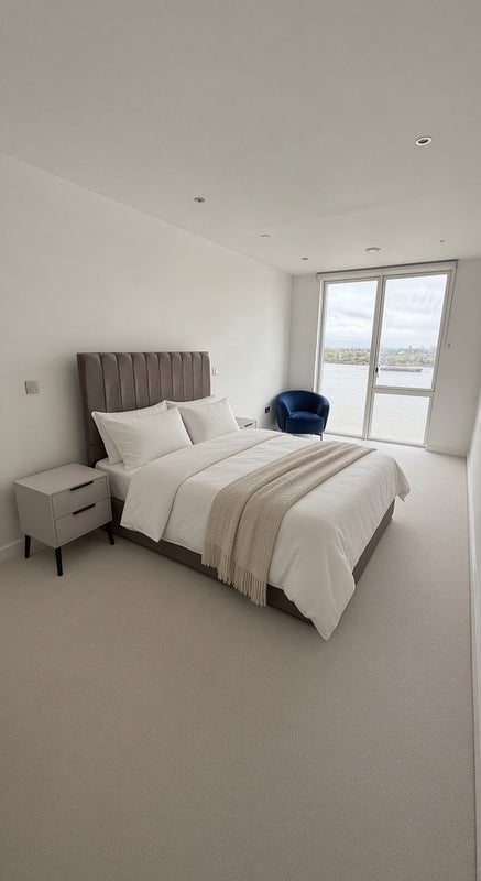 Room Wallis Walk in Greater London