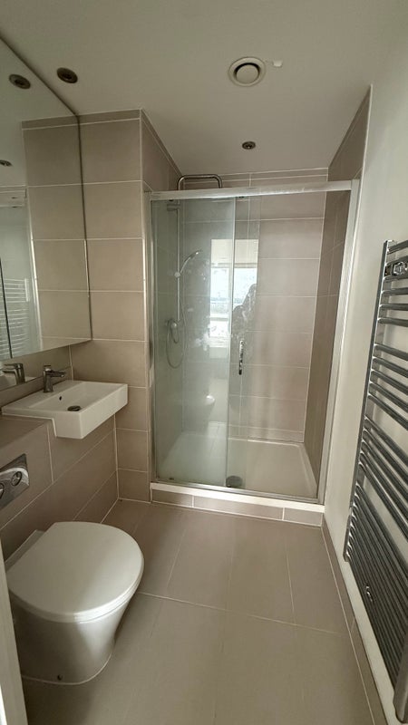 Room Wallis Walk in Greater London