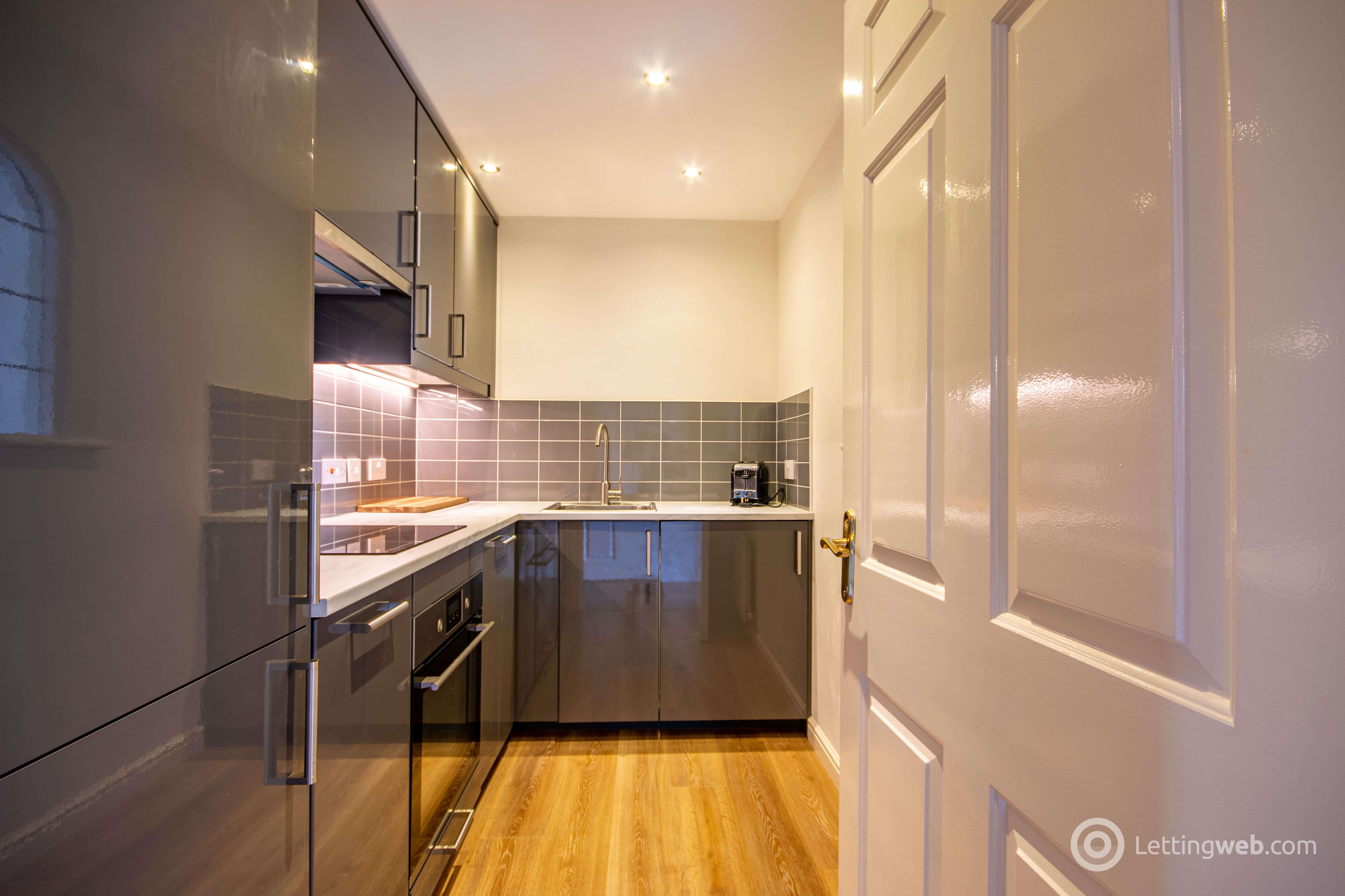 Flat Inglis Green Gait in City of Edinburgh