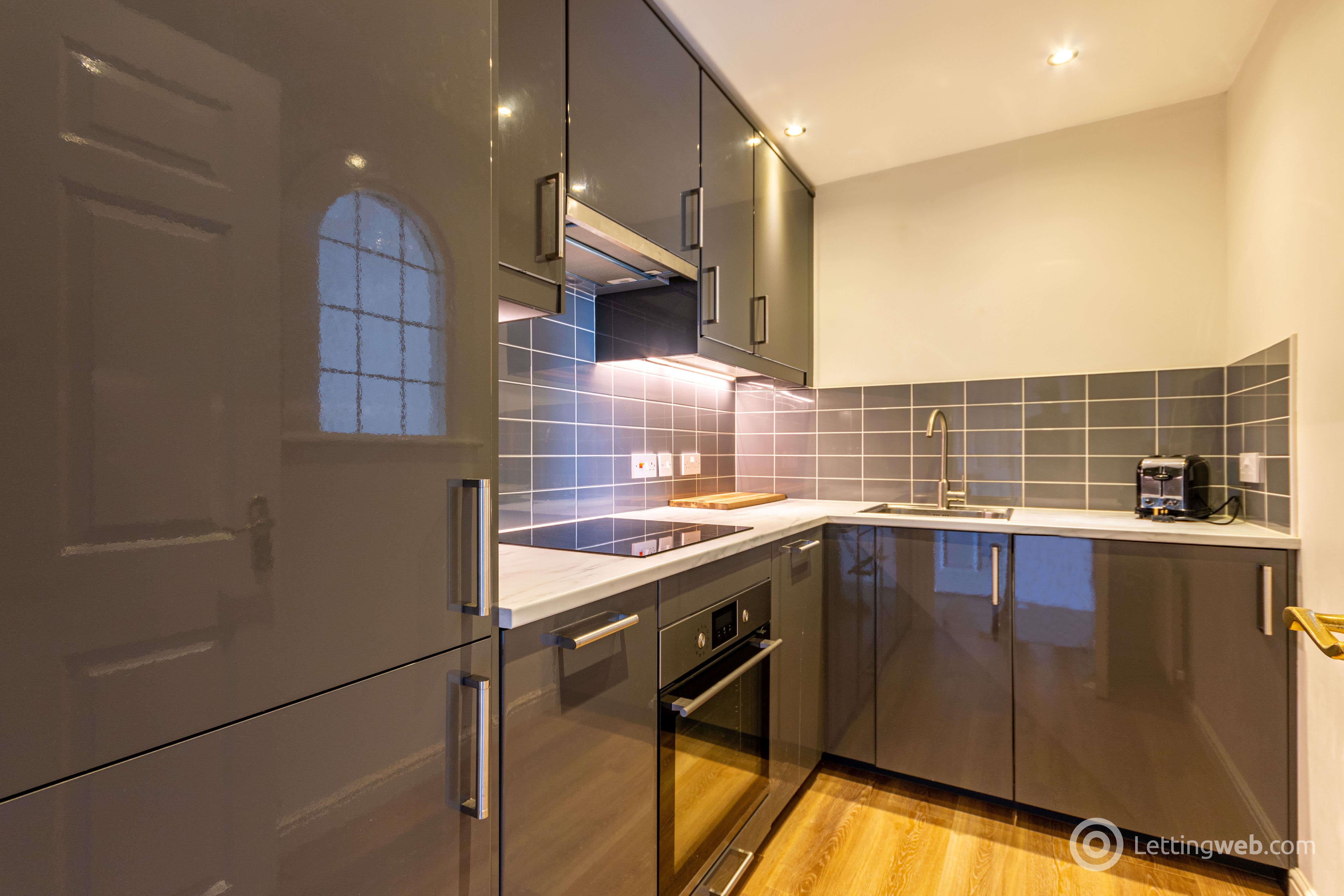 Flat Inglis Green Gait in City of Edinburgh
