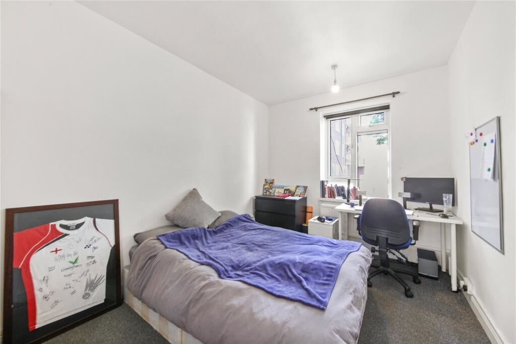 Flat Burder Close in Greater London