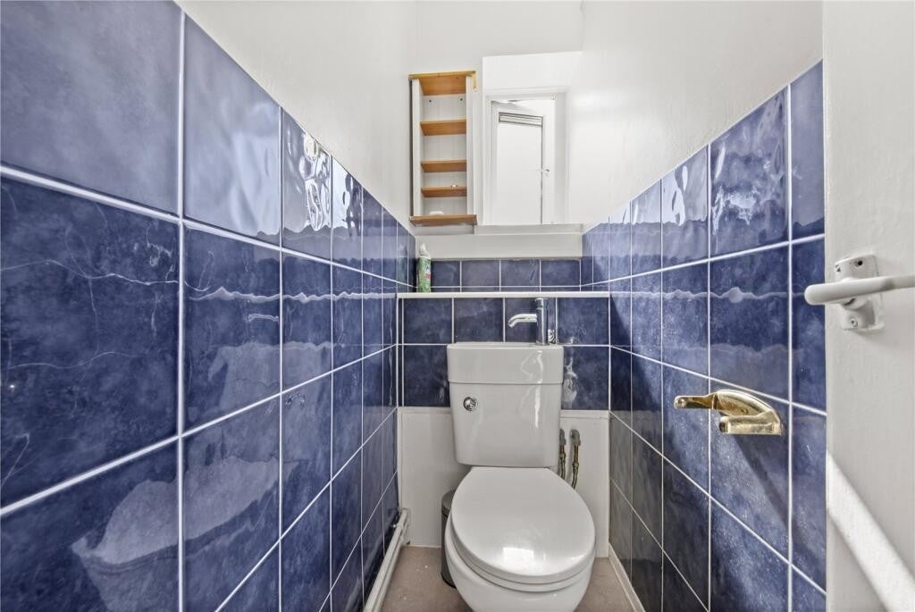 Flat Burder Close in Greater London