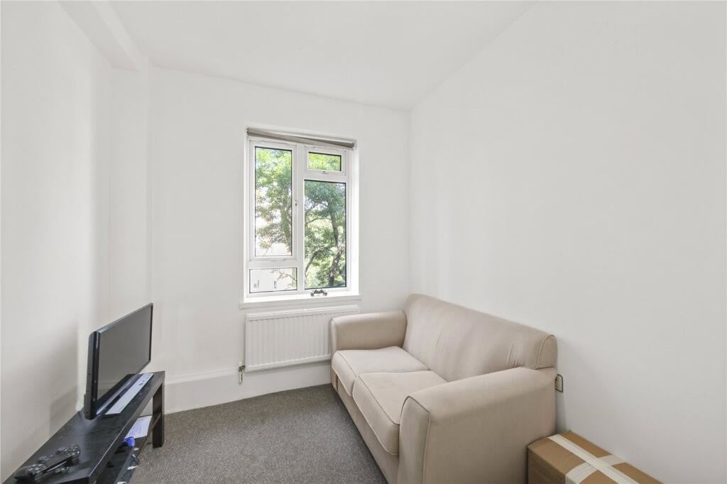 Flat Burder Close in Greater London