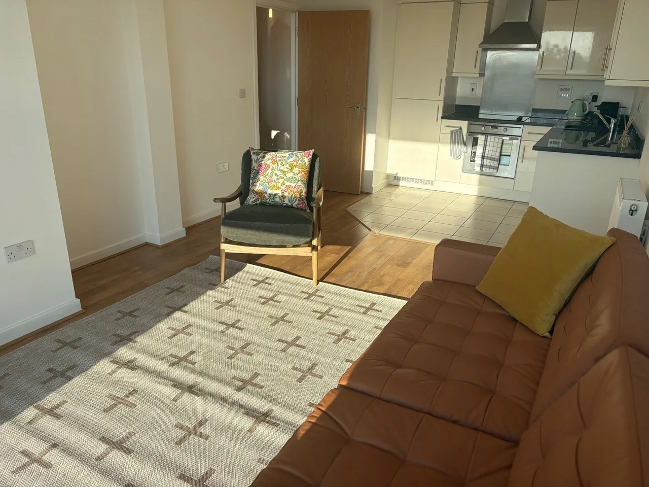 Flat Granville Gardens in Greater London