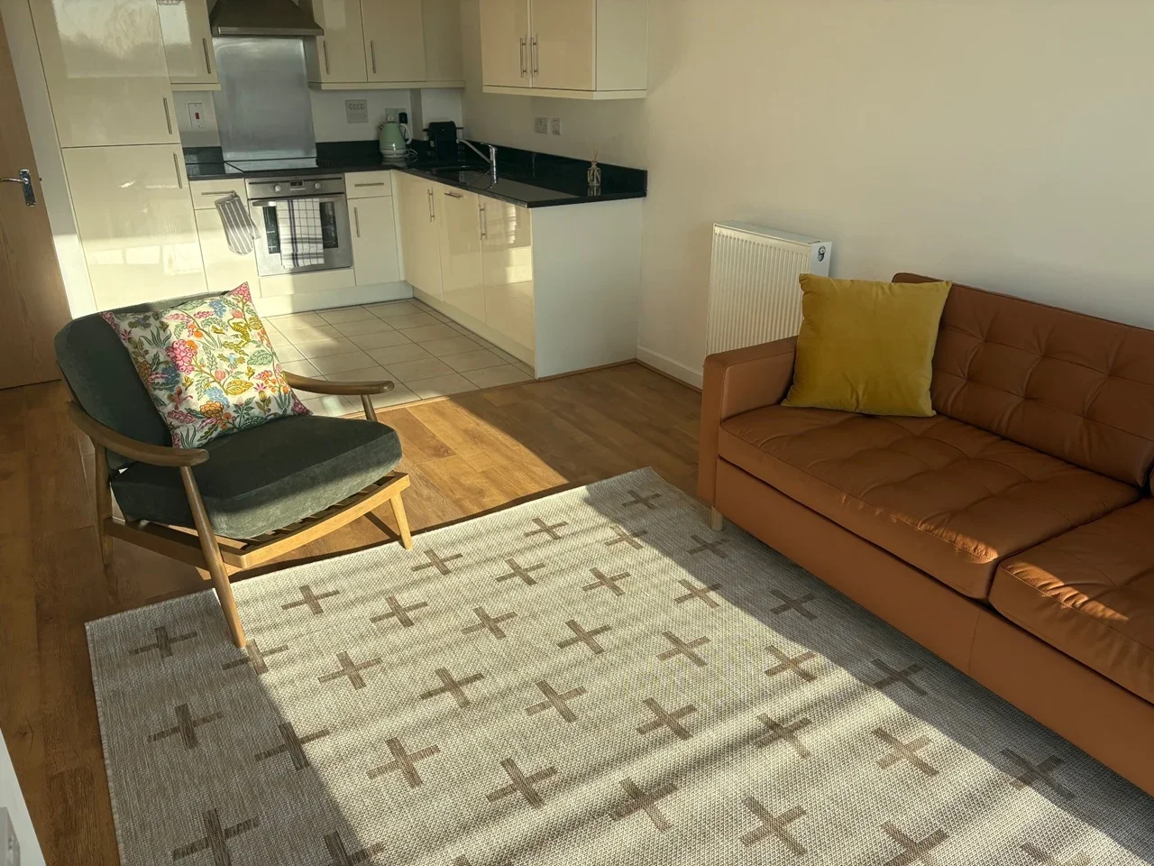 Flat Granville Gardens in Greater London