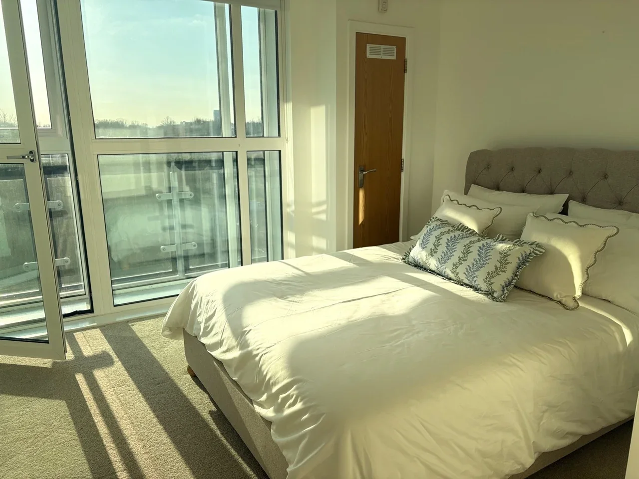 Flat Granville Gardens in Greater London