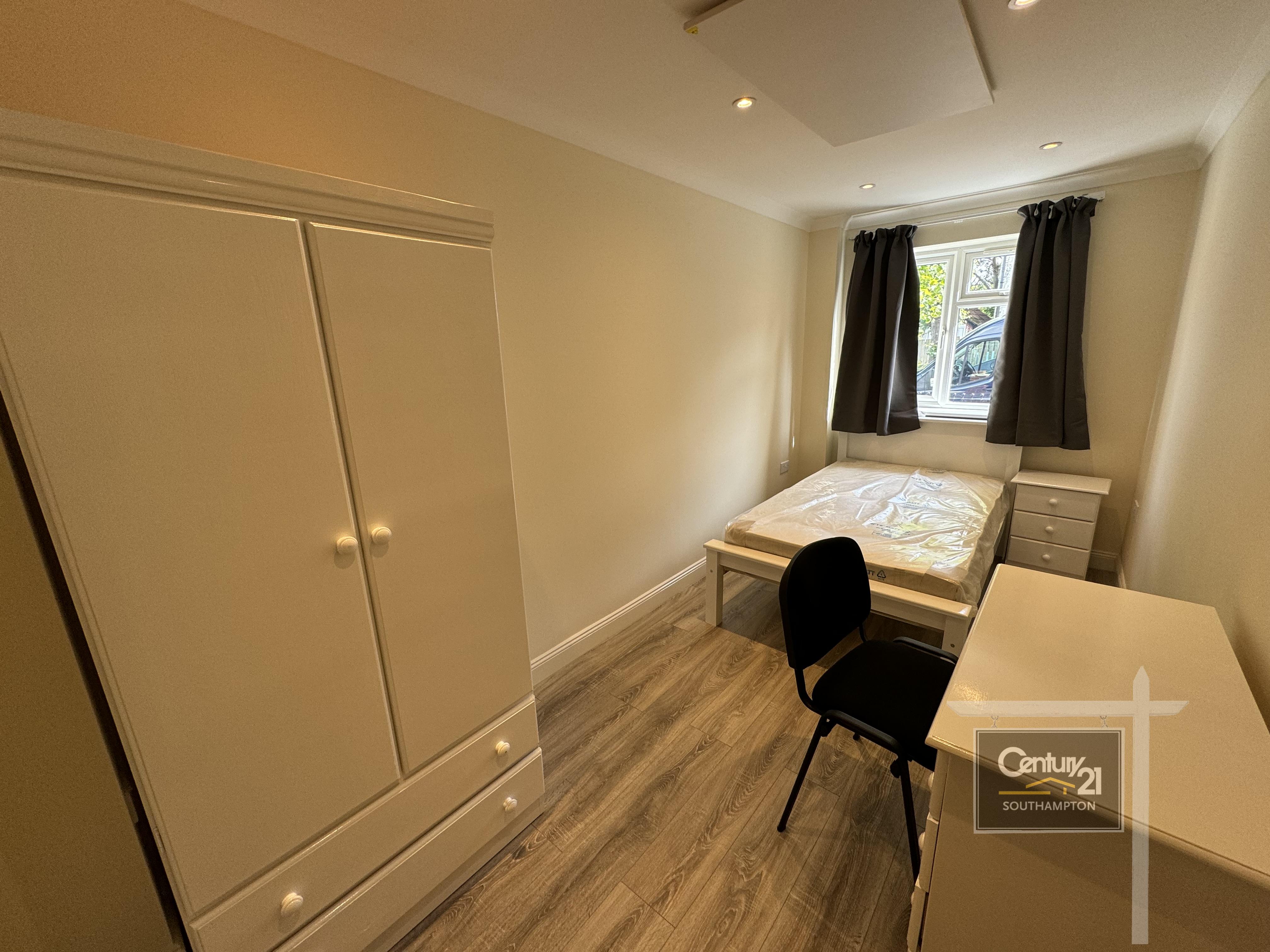 Flat Cranbury Avenue in Southampton