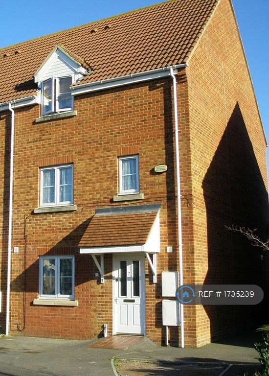 Flat Marsh Farm Lane in Swindon