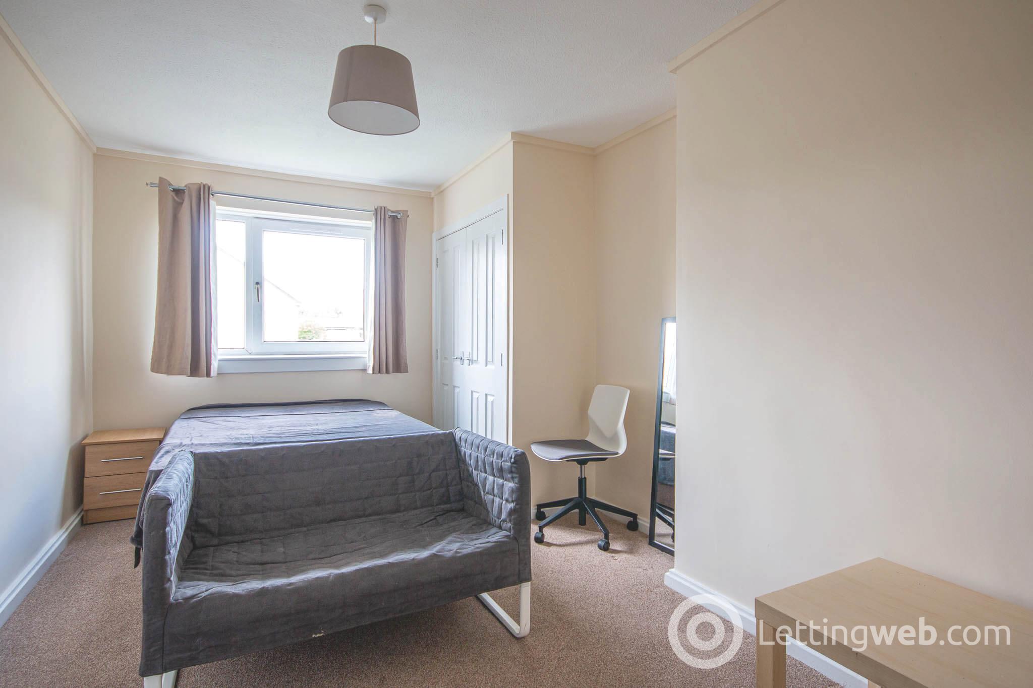 Room West Pilton Grove in City of Edinburgh