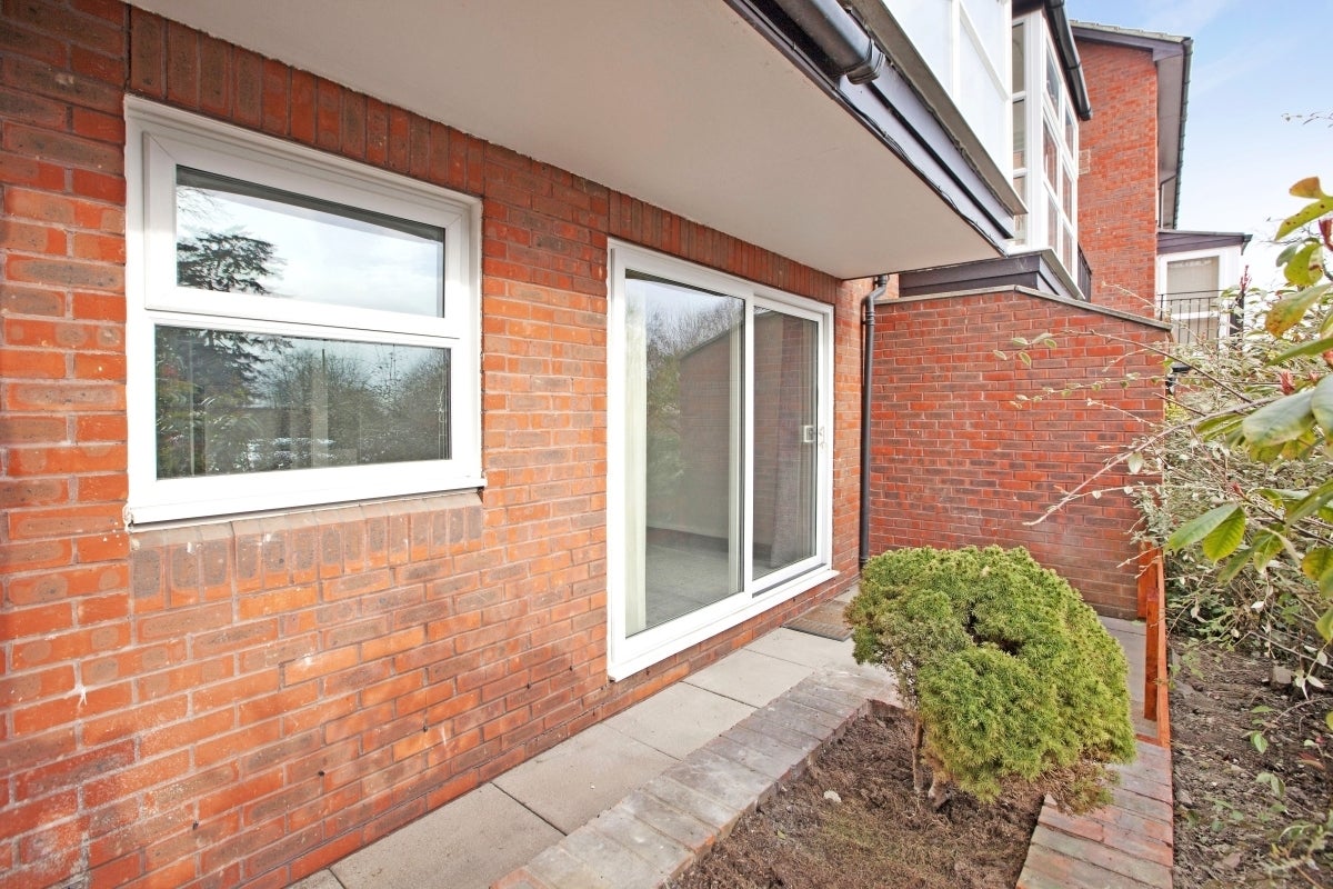 Flat Osborne Road in Windsor