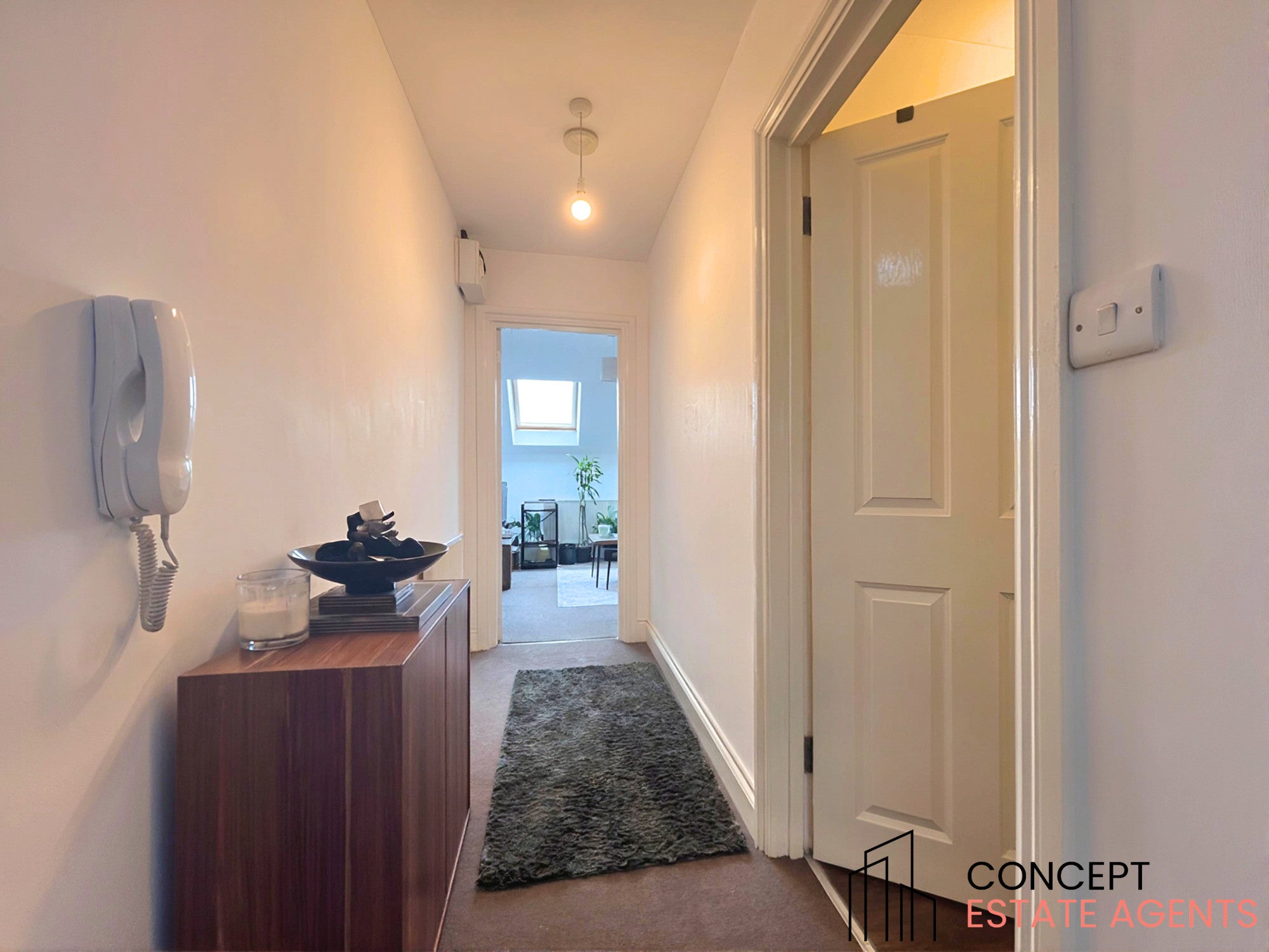 Flat Glenburnie Road in Greater London