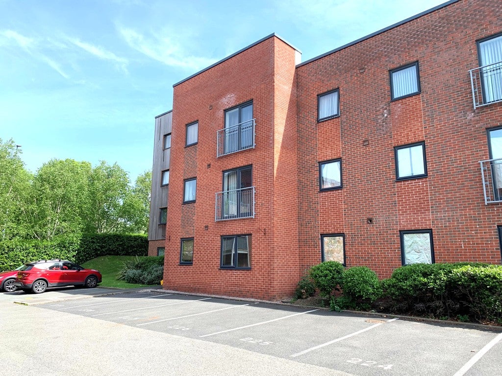 Flat Hartley Court in Stoke-on-Trent
