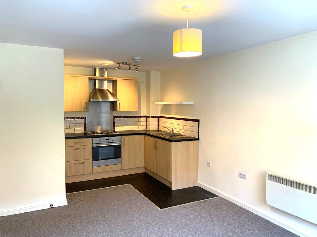 Flat Hartley Court in Stoke-on-Trent