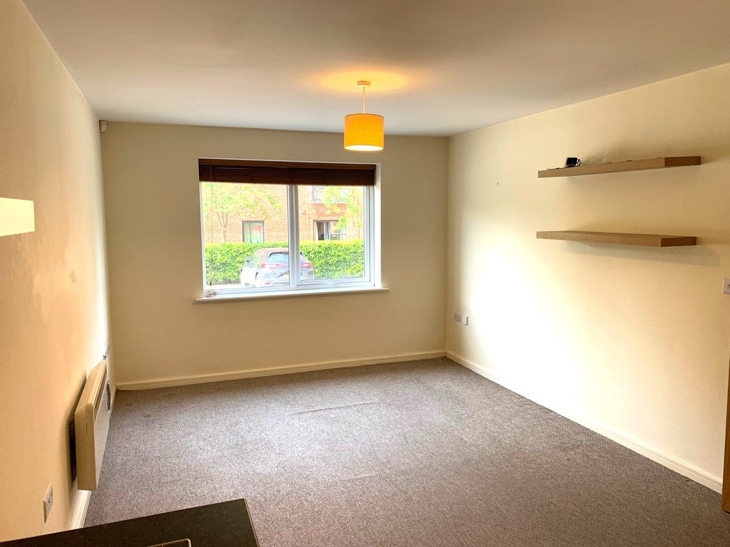 Flat Hartley Court in Stoke-on-Trent