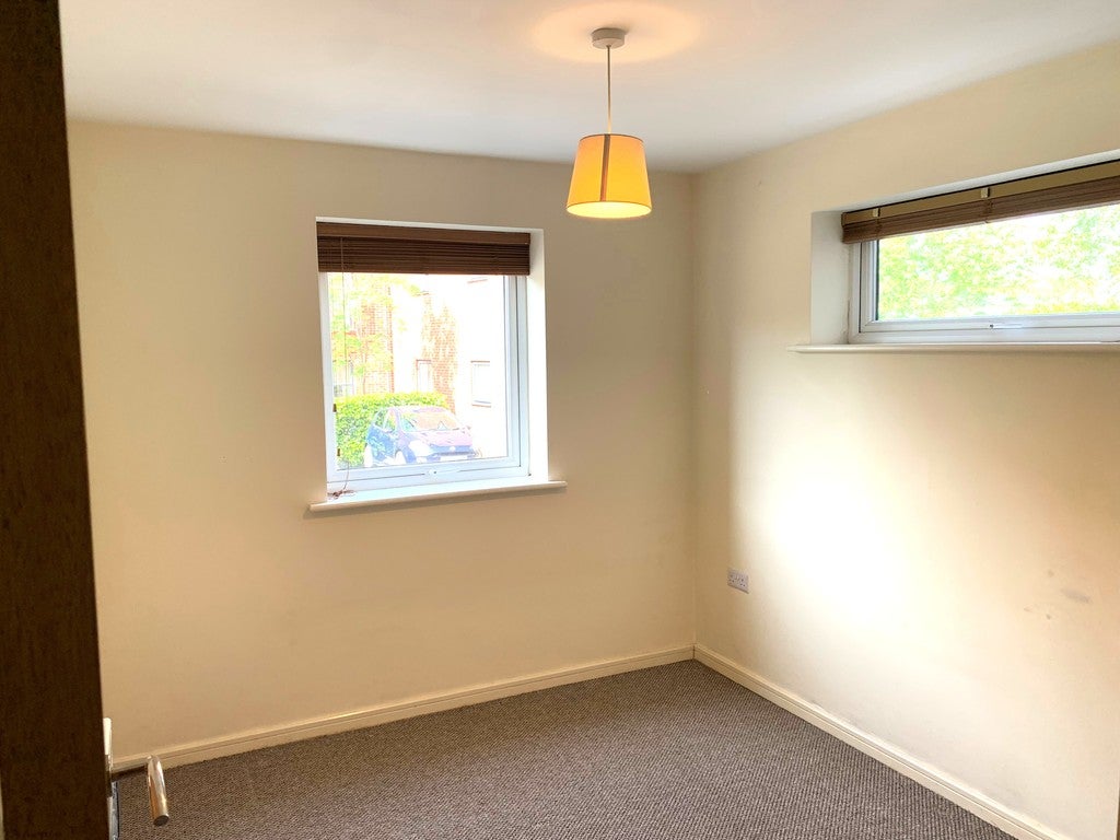 Flat Hartley Court in Stoke-on-Trent