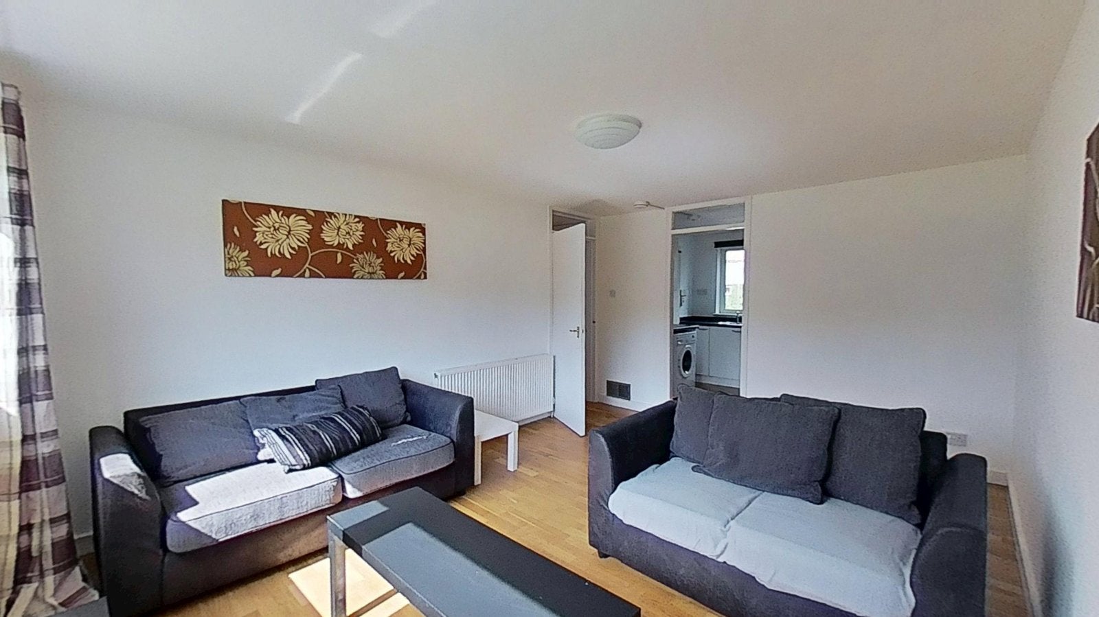 Flat Calder Crescent in City of Edinburgh